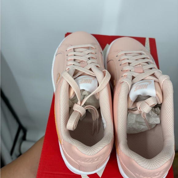 Nike Women’s Court Royale Washed Coral Tennis Shoes Size 6.5 - Picture 4 of 5